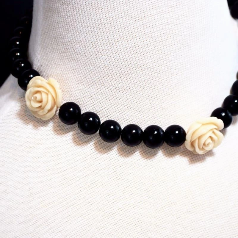 Black Pearls With Flower Ascent  Necklace