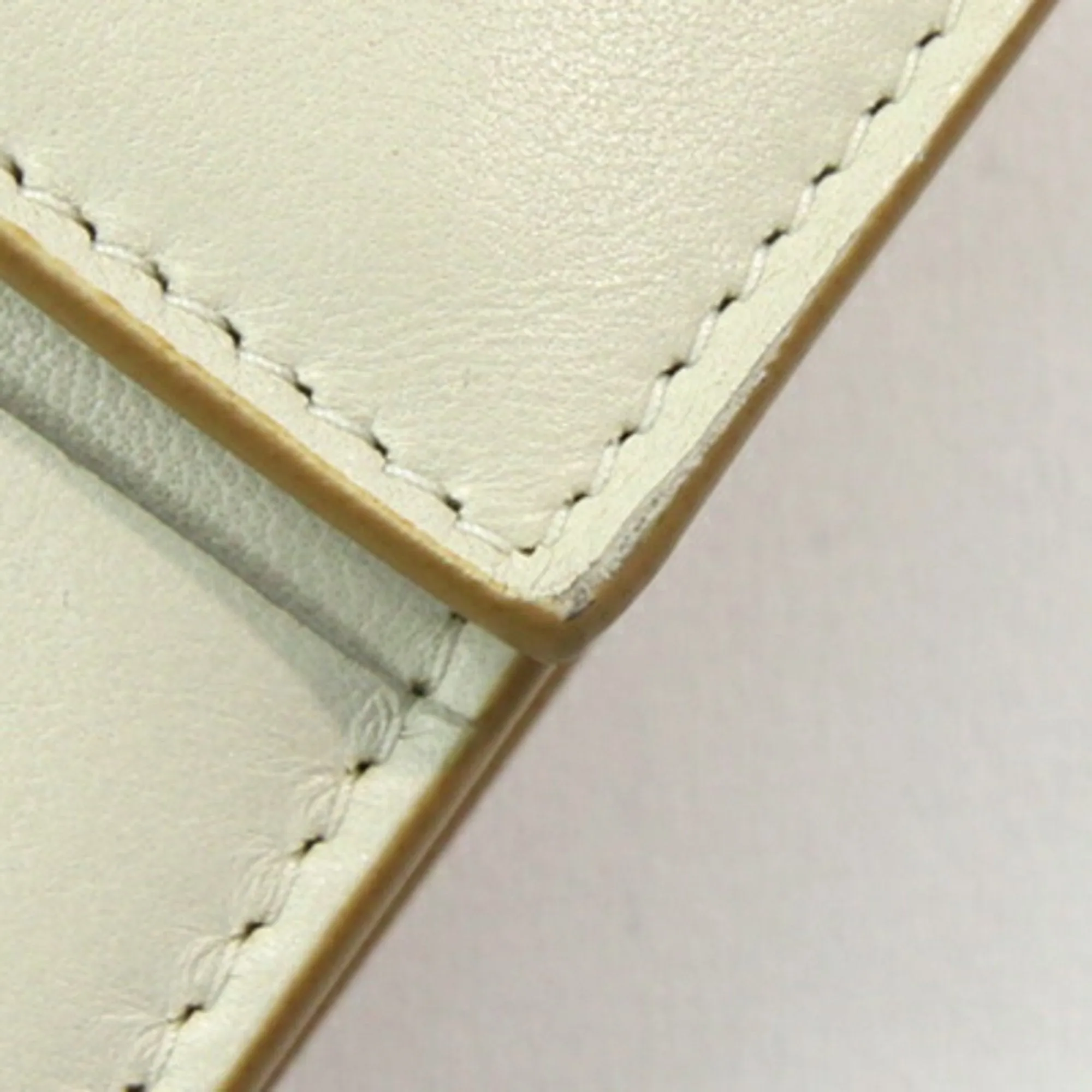 Bottega Veneta ivory Leather Long Wallet (Bi-Fold) (Pre-Owned)