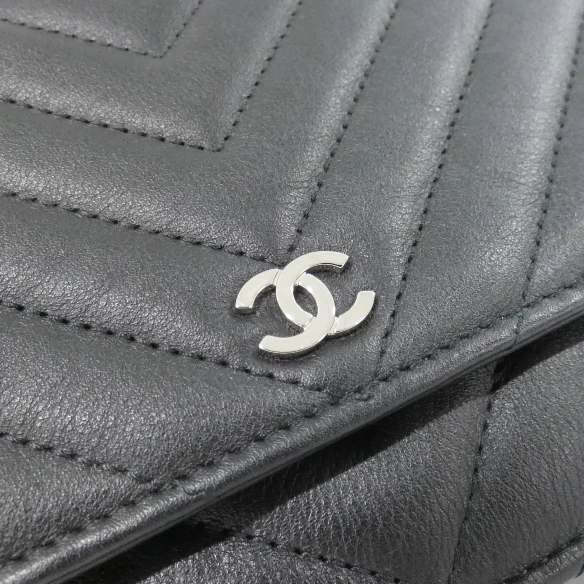 Chanel Leather Chain/Shoulder Wallet (Pre-Owned)