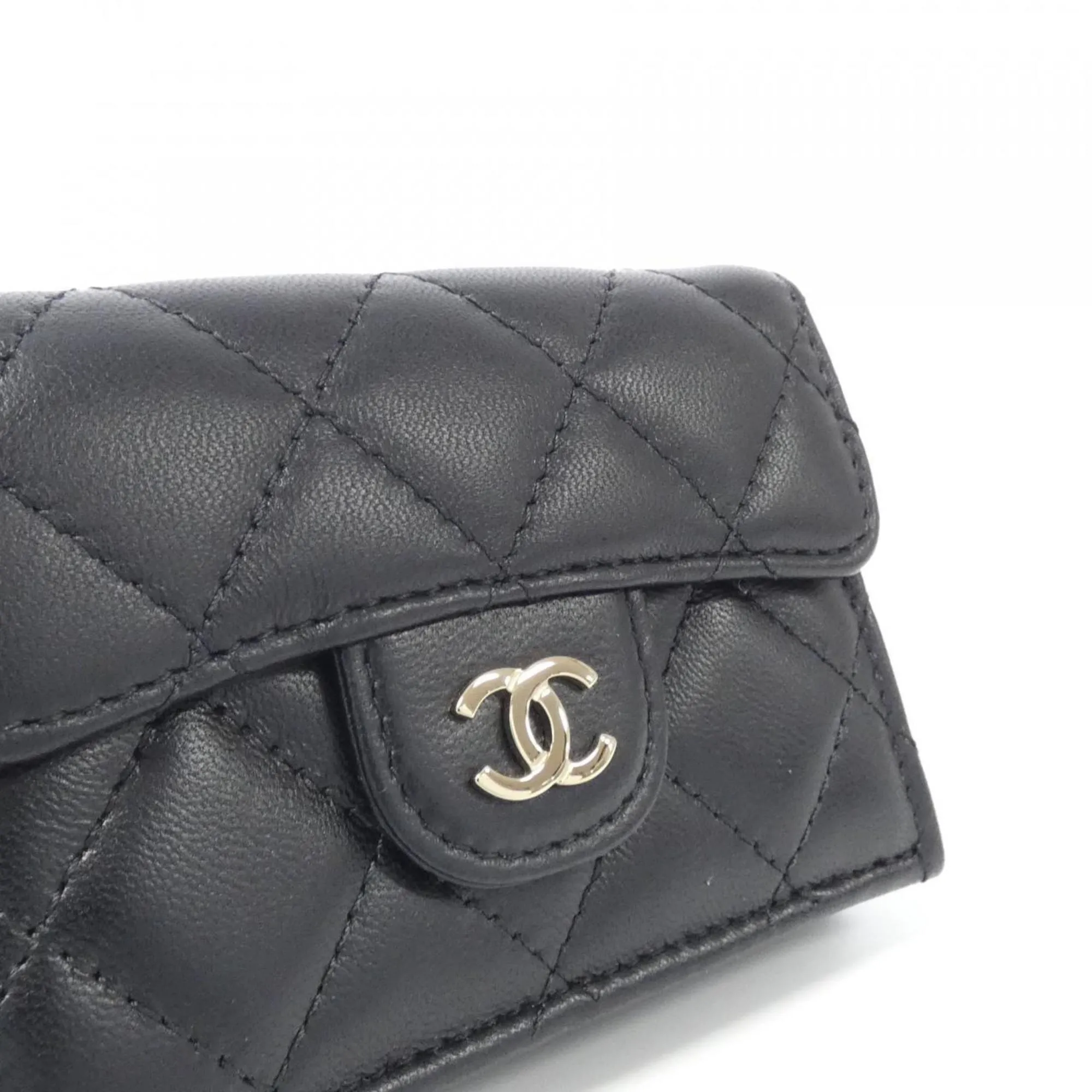 Chanel  Leather Wallet (Bi-Fold) (Pre-Owned)