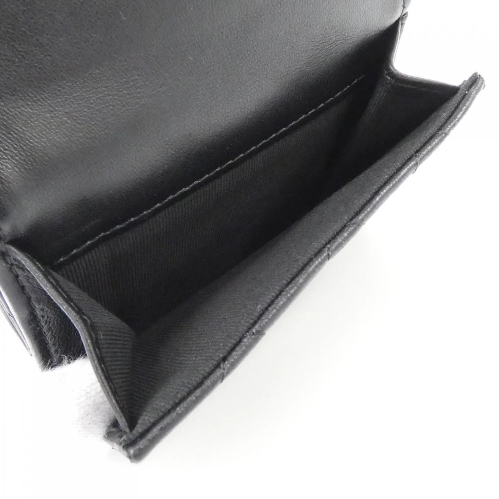 Chanel  Leather Wallet (Bi-Fold) (Pre-Owned)