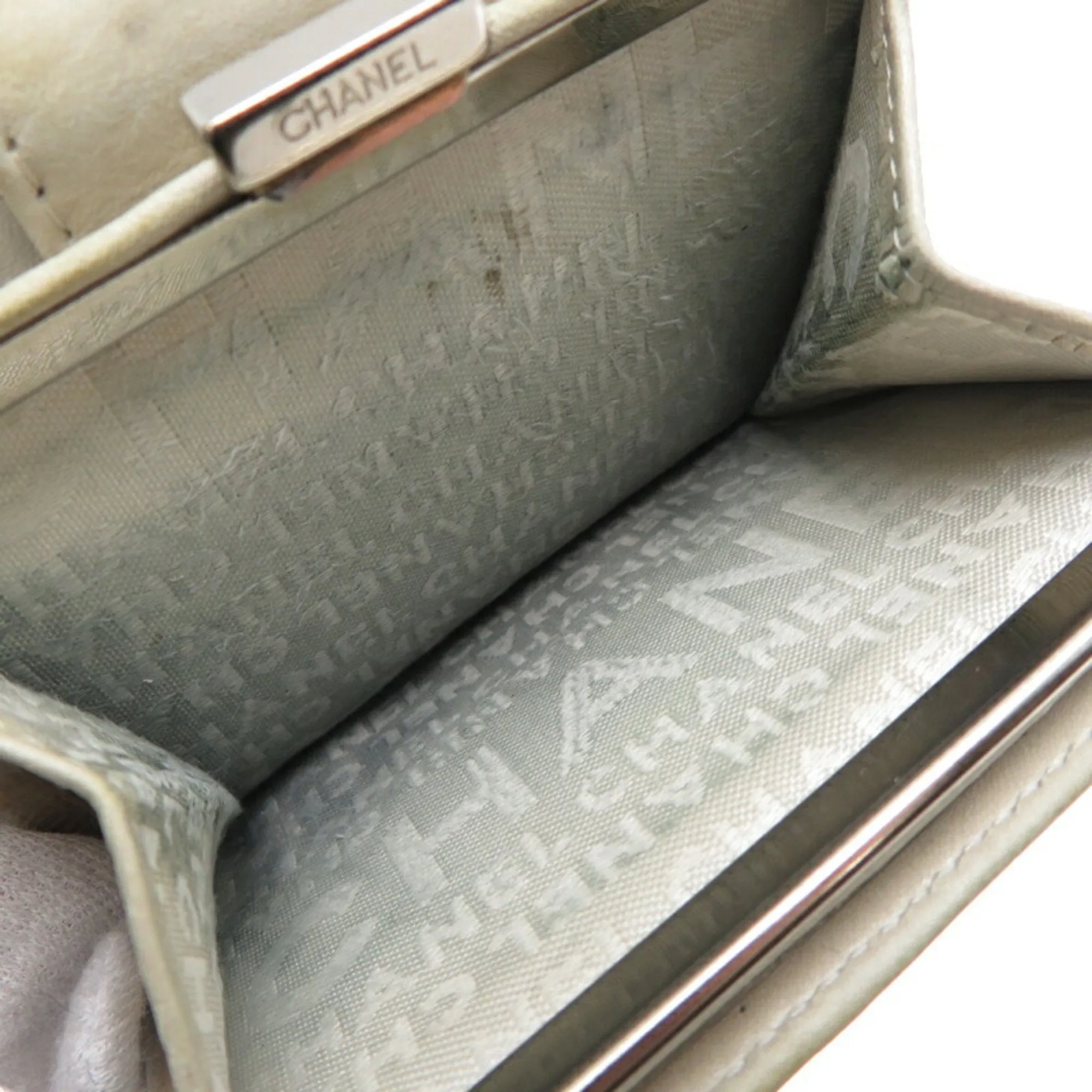Chanel Leather Wallet (Bi-Fold) (Pre-Owned)