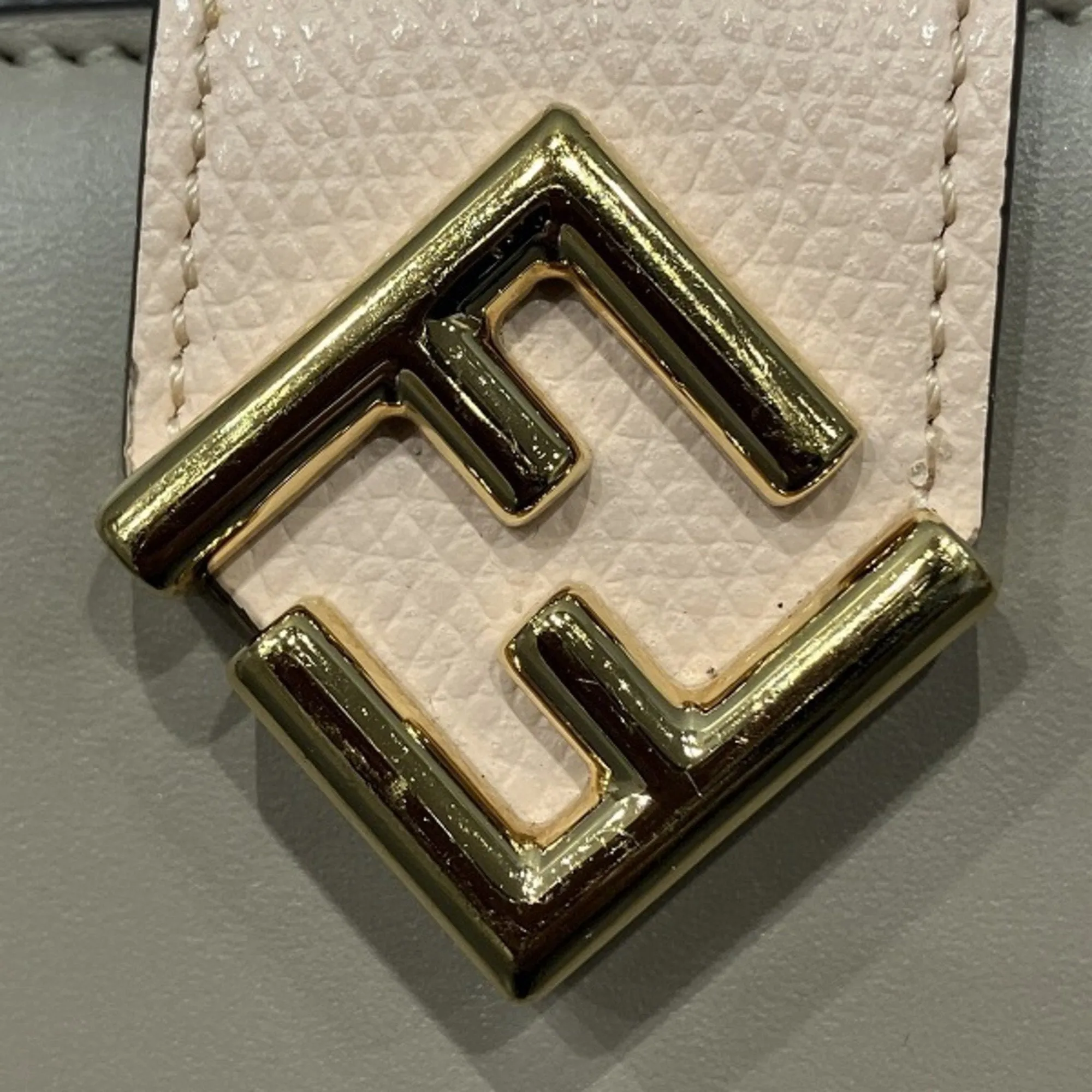 Fendi  pink Leather Wallet (Bi-Fold) (Pre-Owned)