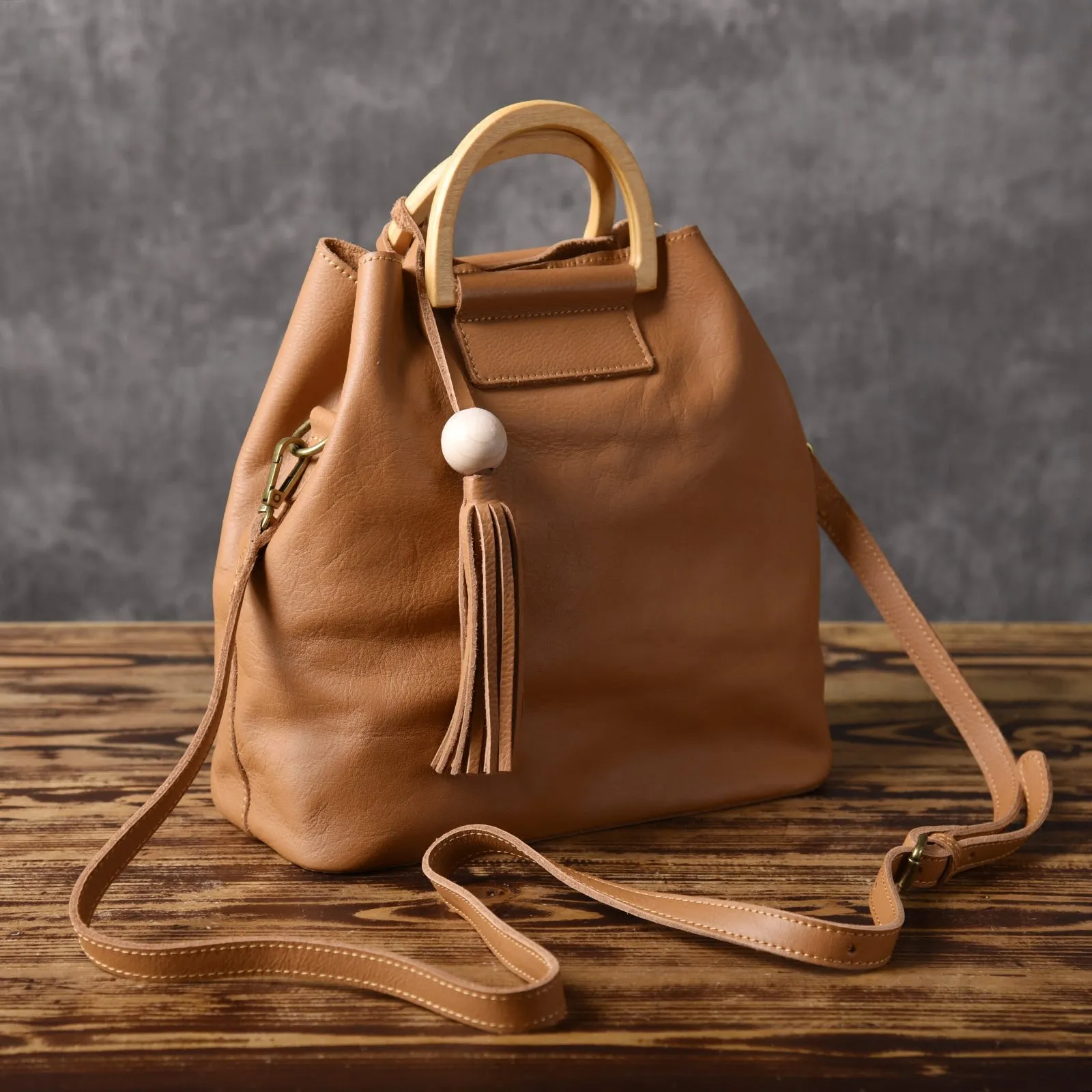 Leather Women Bucket Bag Handbag Shoulder Bag For Women with Tassels