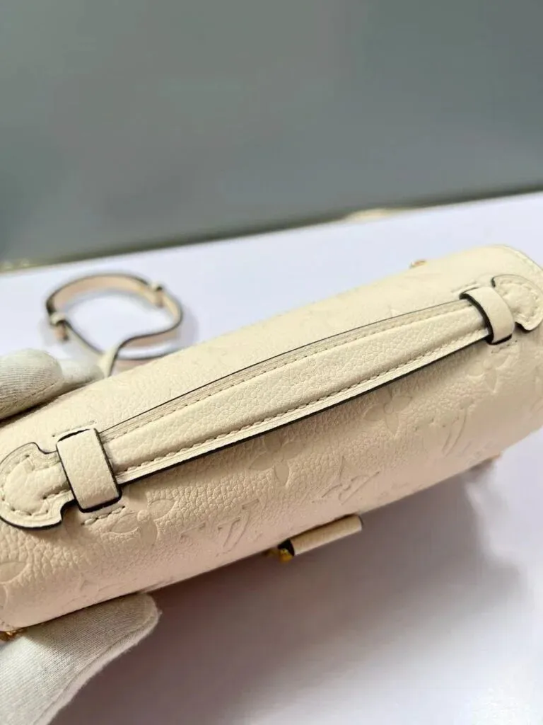 louis vuitton  Pochette Mtis East West