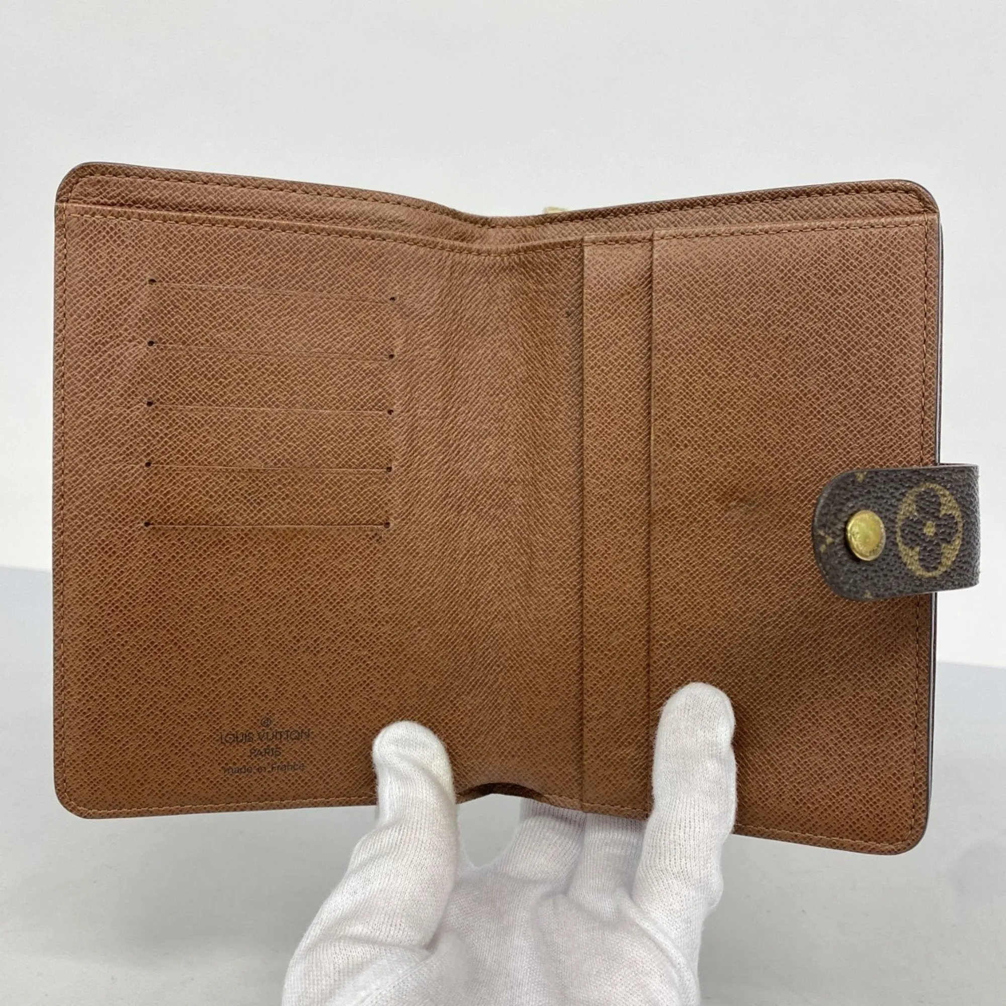 Louis Vuitton Wallet (Bi-Fold) (Pre-Owned)