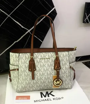 MICHEAL KORS 1-4 PREMIUM VOYAGER White & Black COLOUR TOTE BAG WITH DUST COVER