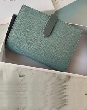 Minimalist Women Green Vegan Leather Slim Card Wallet Billfold Passport Wallet Slim Travel Wallet For Women