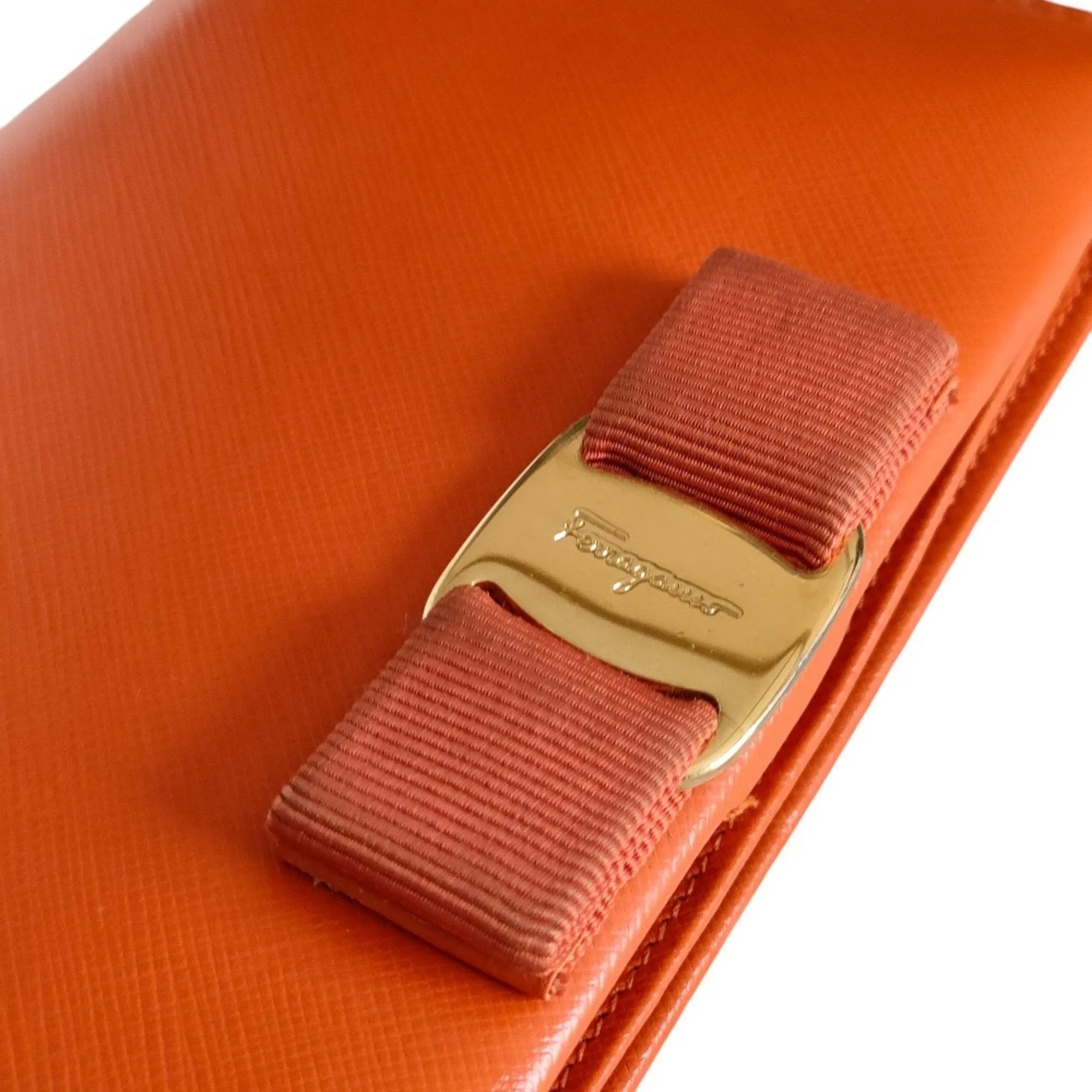 Salvatore Ferragamo Vara Leather Chain/Shoulder Wallet (Pre-Owned)